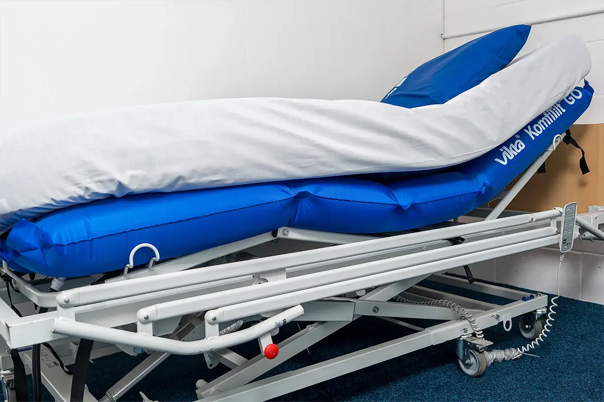 KomfiTilt fits any bed